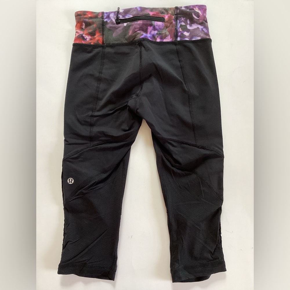LULULEMON capri leggings, floral waistband - Picture 3 of 4